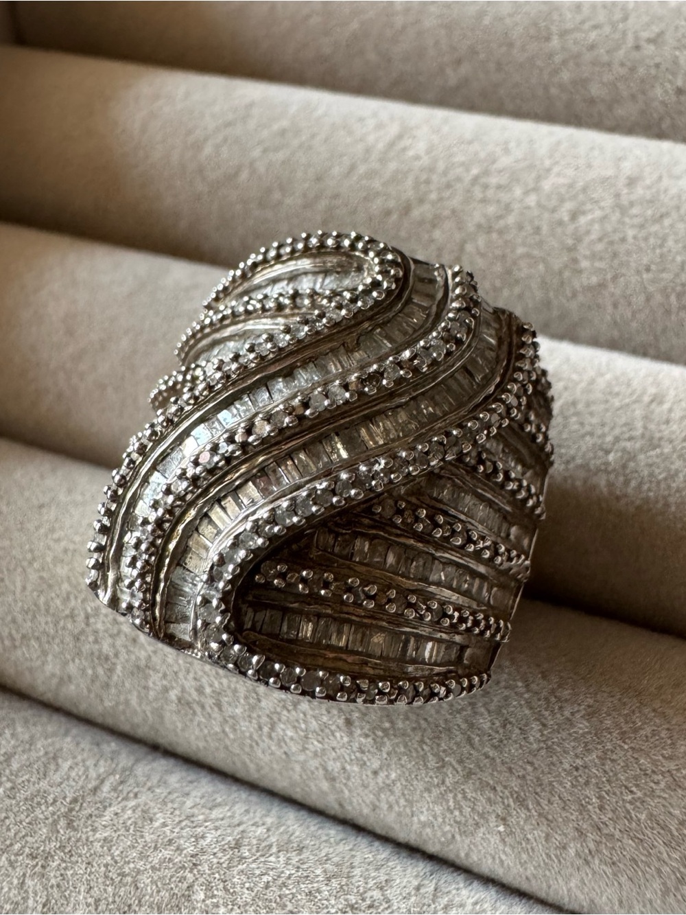 Signed SJ 925 Sterling Silver Diamond Statement Ring Size 8